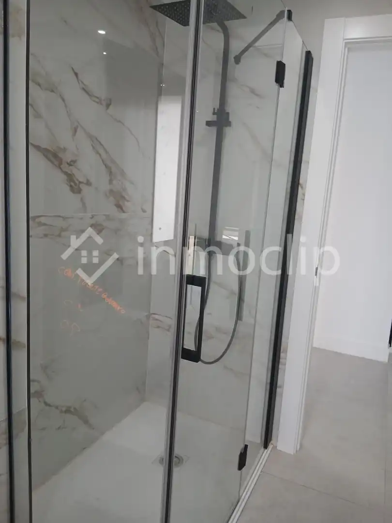 Bany de Casa o xalet en venda en Villamayor amb Calefacció, Jardí privat i Terrassa