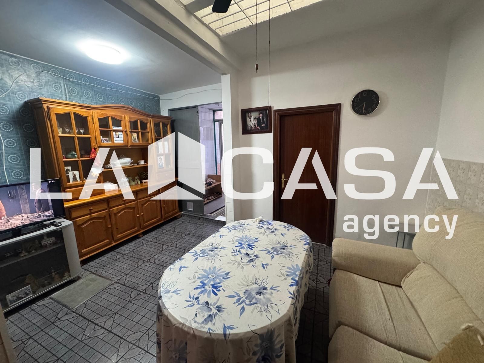House or chalet for sale in  Sevilla Capital  with Terrace and Storage room
