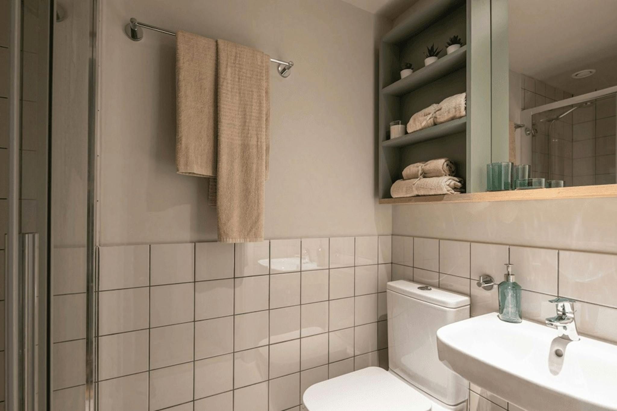 Bany de Pis de lloguer en  Valencia Capital amb Aire condicionat, Calefacció i Balcó