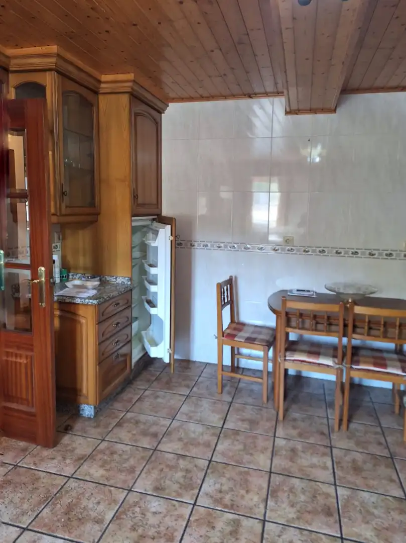 Cuina de Casa o xalet en venda en Vilasantar amb Jardí privat, Parquet i Moblat
