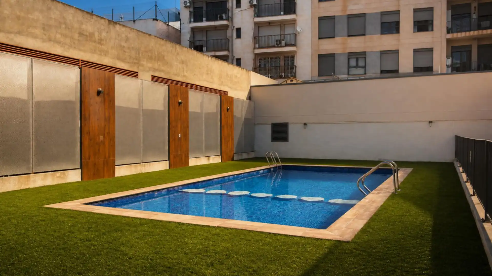 Piscina de Piso en venta en Valencia con Aire acondicionado, Calefacción y Jardín privado
