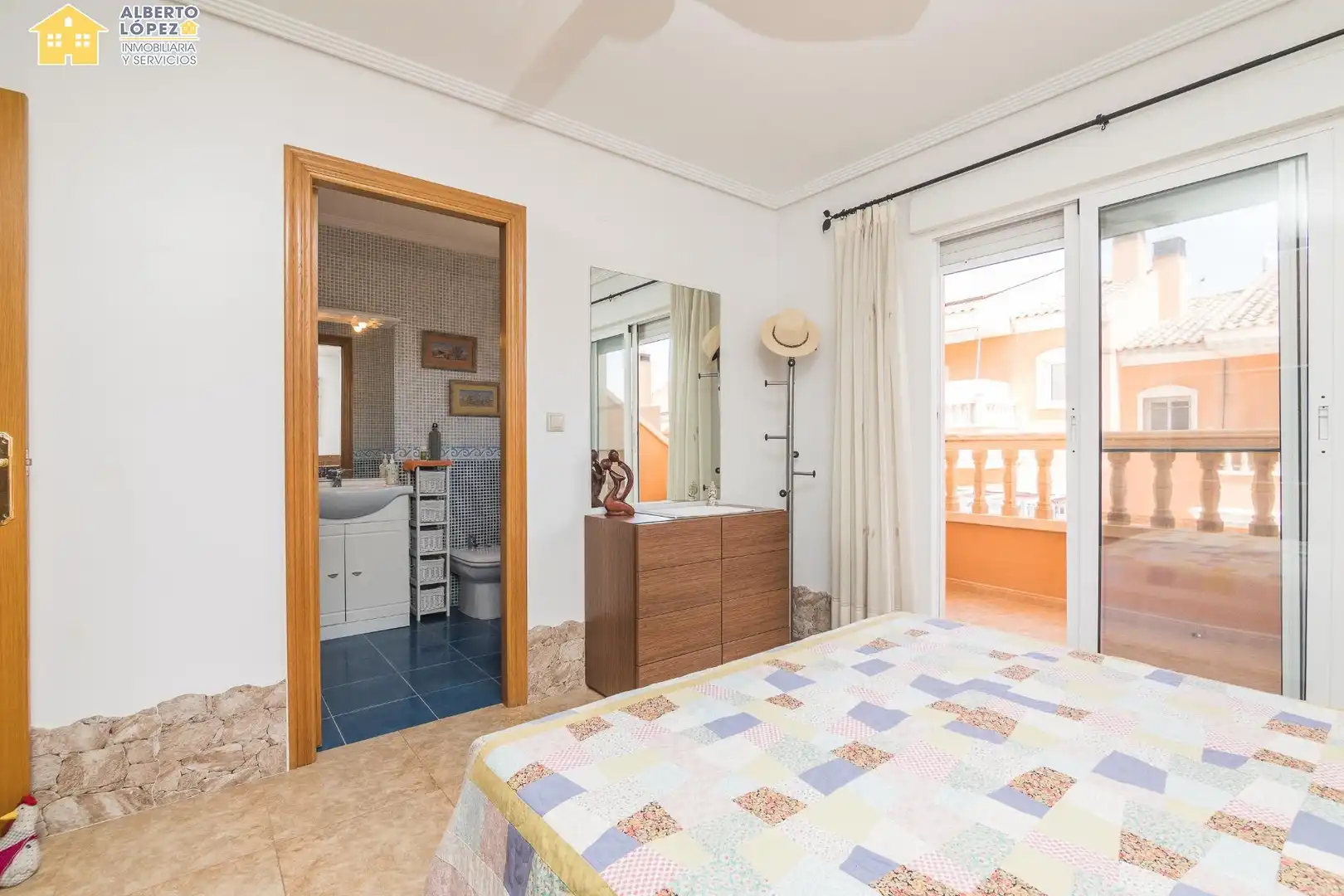 Habitación de Casa adosada en venta en Elche / Elx con Aire acondicionado, Calefacción y Balcón