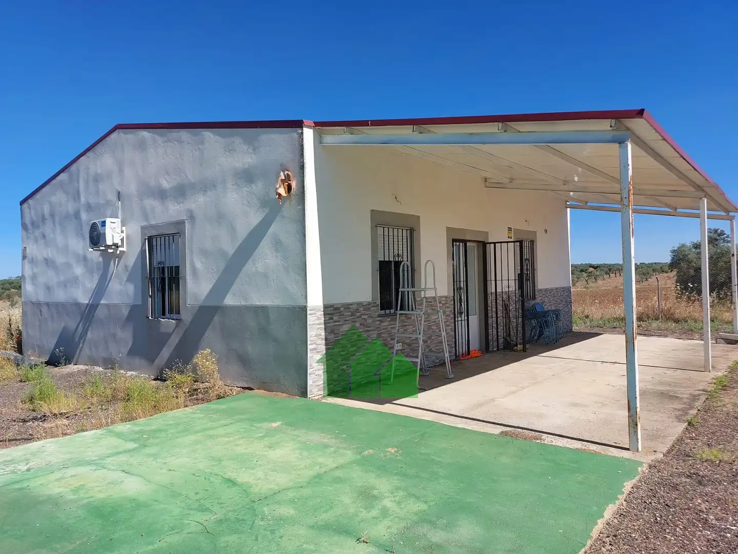 Vista exterior de Casa o xalet en venda en Montijo amb Aire condicionat, Traster i TV