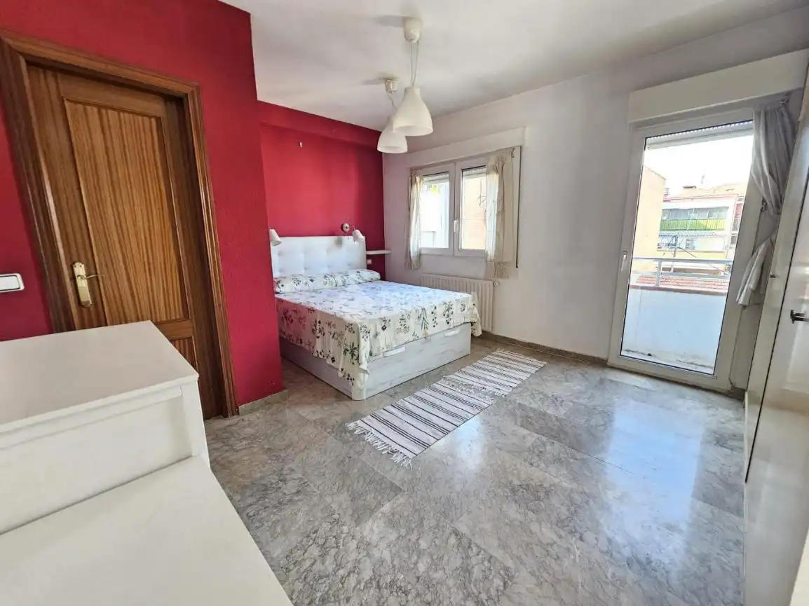 Schlafzimmer von Dachboden zum Verkauf in Madrid mit Heizung, Terrasse und Balkon