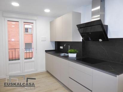 Cuina de Pis en venda en Bilbao  amb Calefacció i Balcó