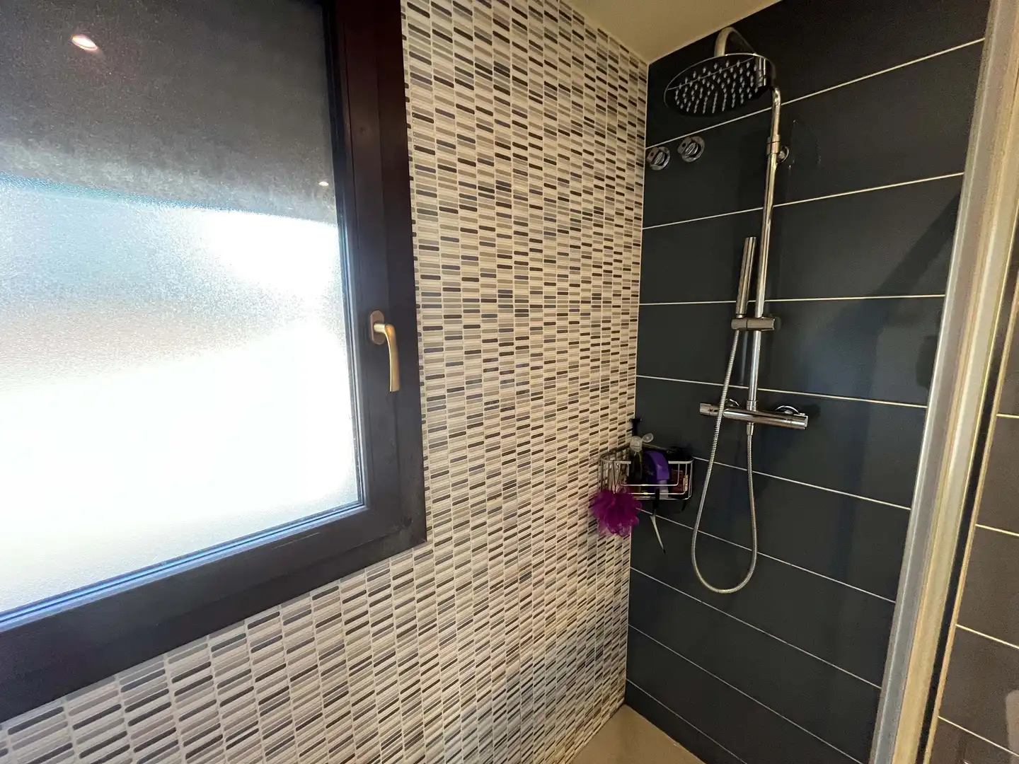 Bathroom of Houses for sale in Les Franqueses del Vallès  with Air Conditioner, Heating and Terrace