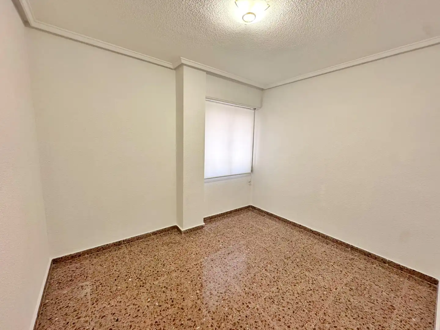 Habitación de Piso de alquiler en Petrer con Aire acondicionado, Amueblado y Balcón