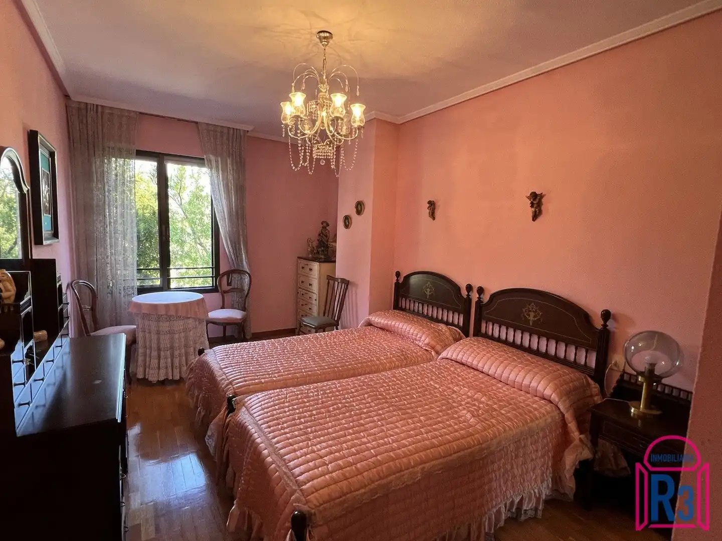 Habitación de Piso en venta en León Capital  con Calefacción, Terraza y Trastero