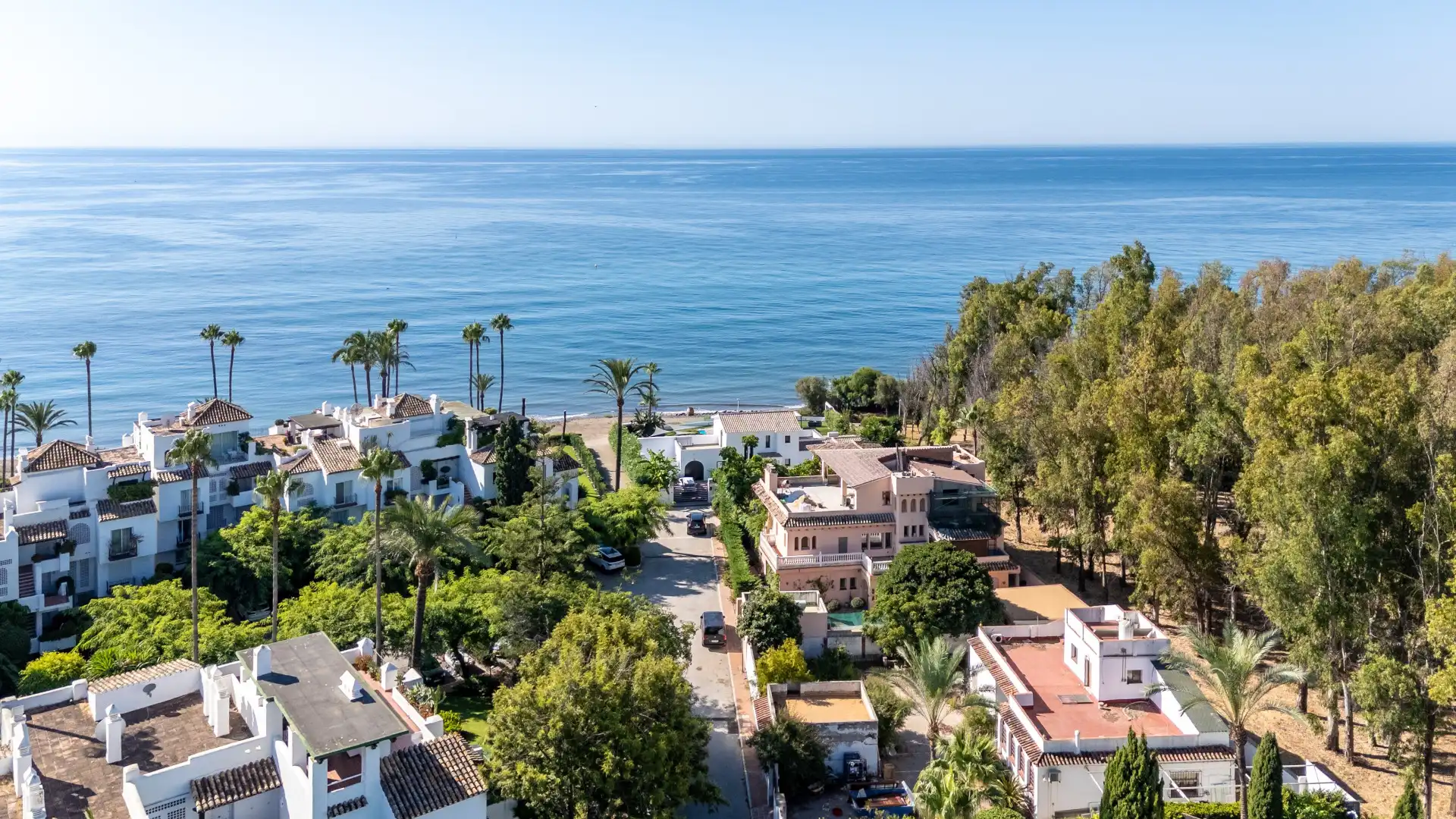 Exterior view of Ground floor for sale in Estepona  with Air Conditioner, Private garden and Terrace