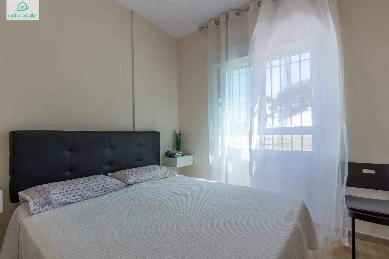Habitación de Planta baja de alquiler en El Campello con Aire acondicionado, Calefacción y Jardín privado