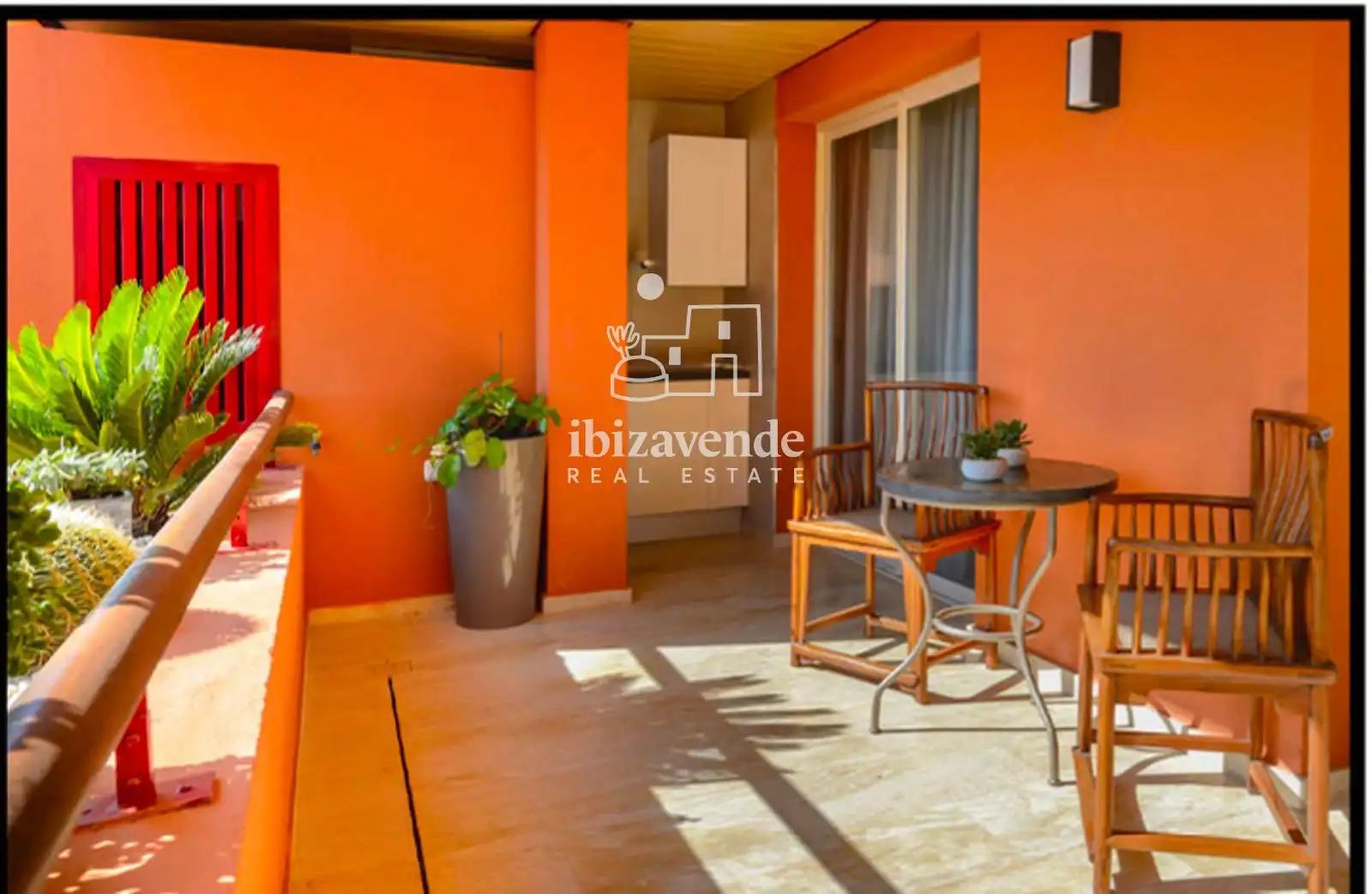Außenansicht von Wohnung zur Miete in Santa Eulària des Riu mit Klimaanlage, Terrasse und Schwimmbad