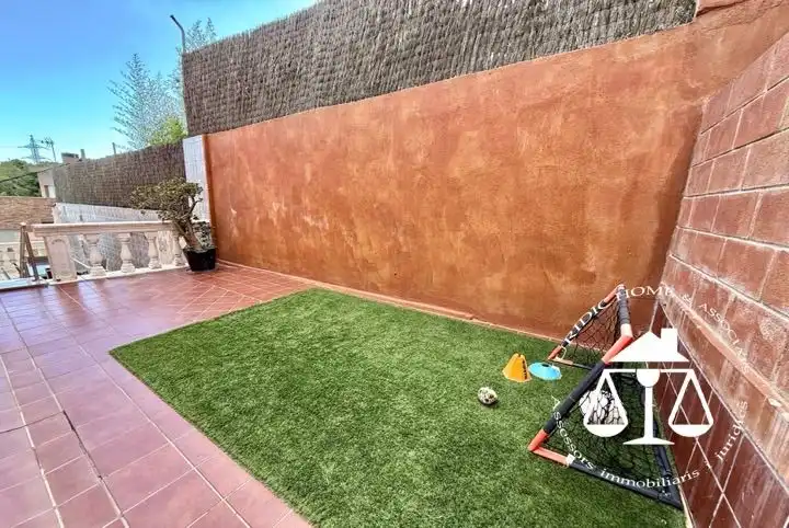 Terrassa de Casa o xalet en venda en Sant Boi de Llobregat amb Aire condicionat, Calefacció i Jardí privat