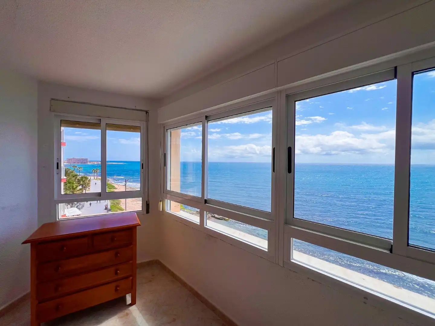 Habitación de Apartamento en venta en Torrevieja con Aire acondicionado, Calefacción y Terraza