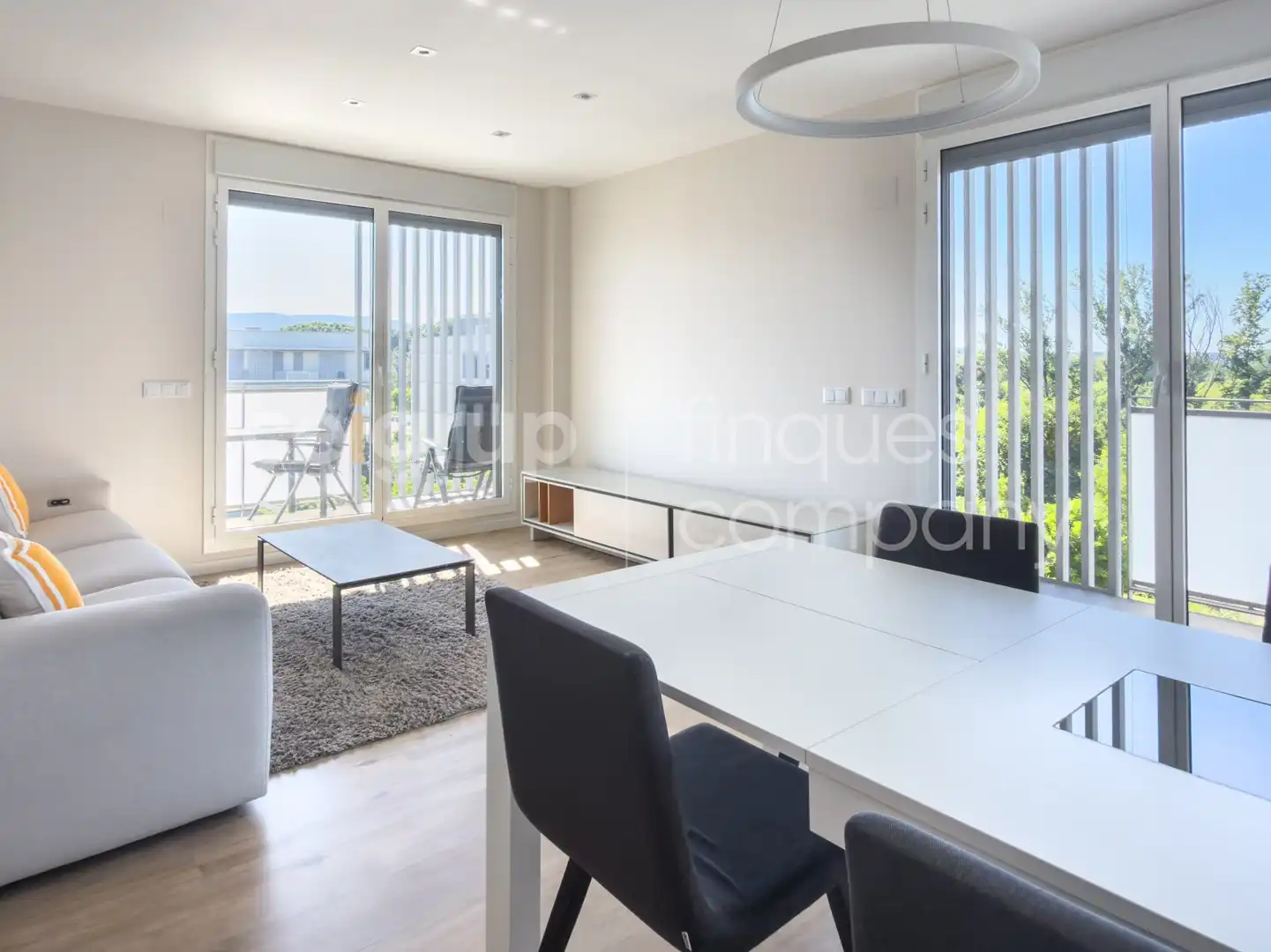 Wohnzimmer von Wohnung zur Miete in Girona mit Heizung, Abstellraum und Schwimmbad
