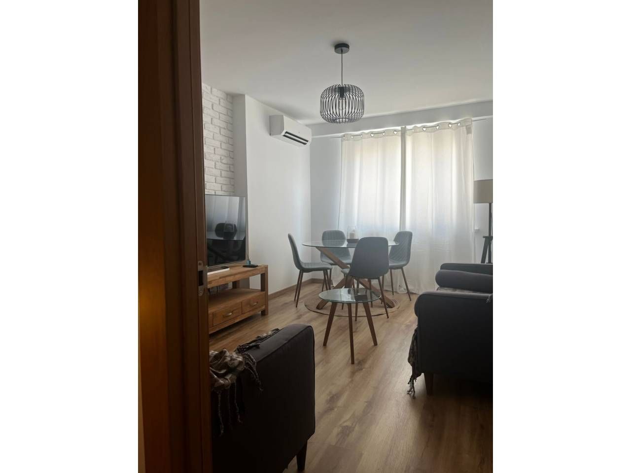 Sala d'estar de Pis de lloguer en  Valencia Capital amb Aire condicionat, Parquet i Moblat