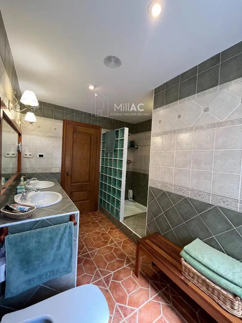 Bathroom of Houses for sale in El Espinar  with Heating, Private garden and Terrace