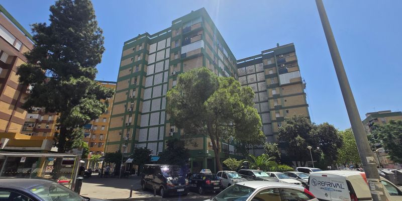 Exterior view of Flat for sale in  Sevilla Capital  with Terrace, Furnished and Balcony