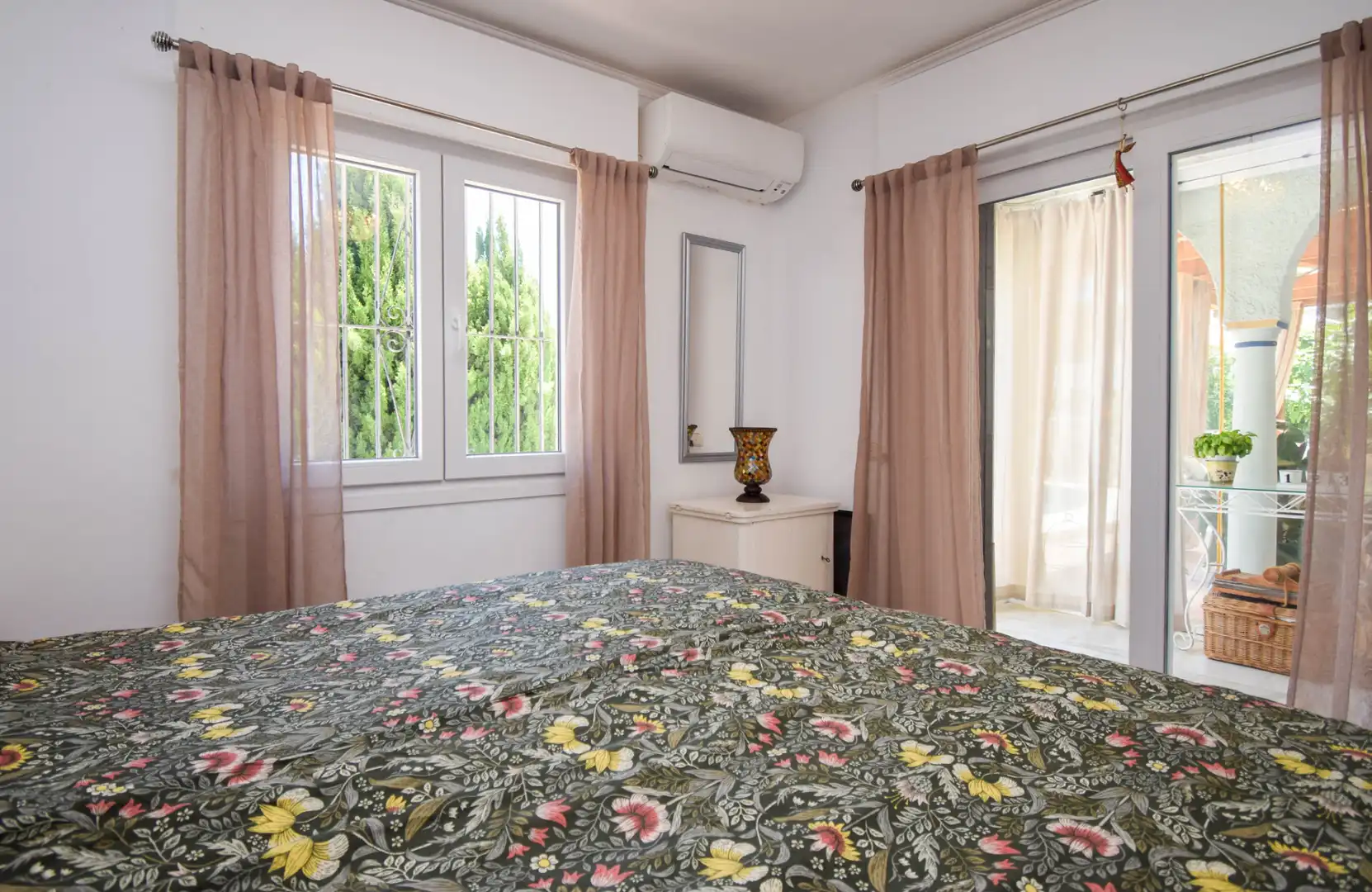 Dormitori de Casa o xalet en venda en Mijas amb Aire condicionat, Jardí privat i Terrassa
