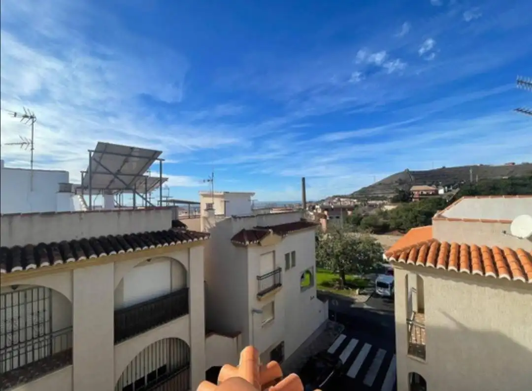 Vista exterior de Casa o xalet en venda en Motril amb Aire condicionat i Balcó