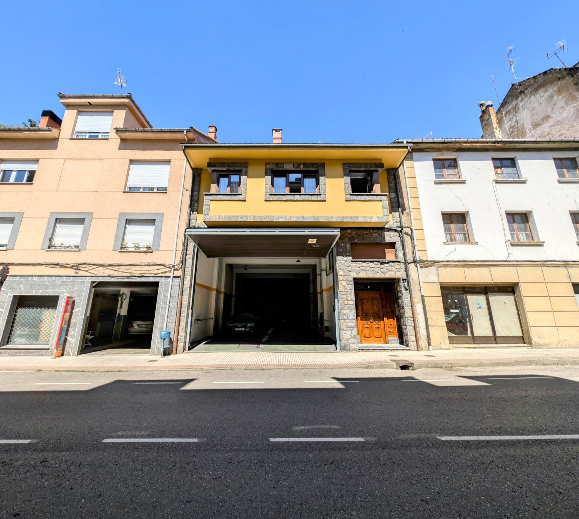 Vista exterior de Casa o xalet en venda en Aller amb Jardí privat, Terrassa i Traster