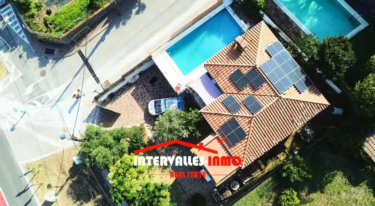 Vista exterior de Casa o xalet en venda en Caldes de Montbui amb Calefacció, Jardí privat i Terrassa