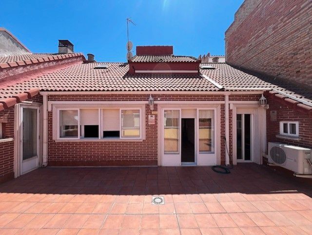 Exterior view of Duplex for sale in Valladolid Capital  with Air Conditioner, Heating and Parquet flooring
