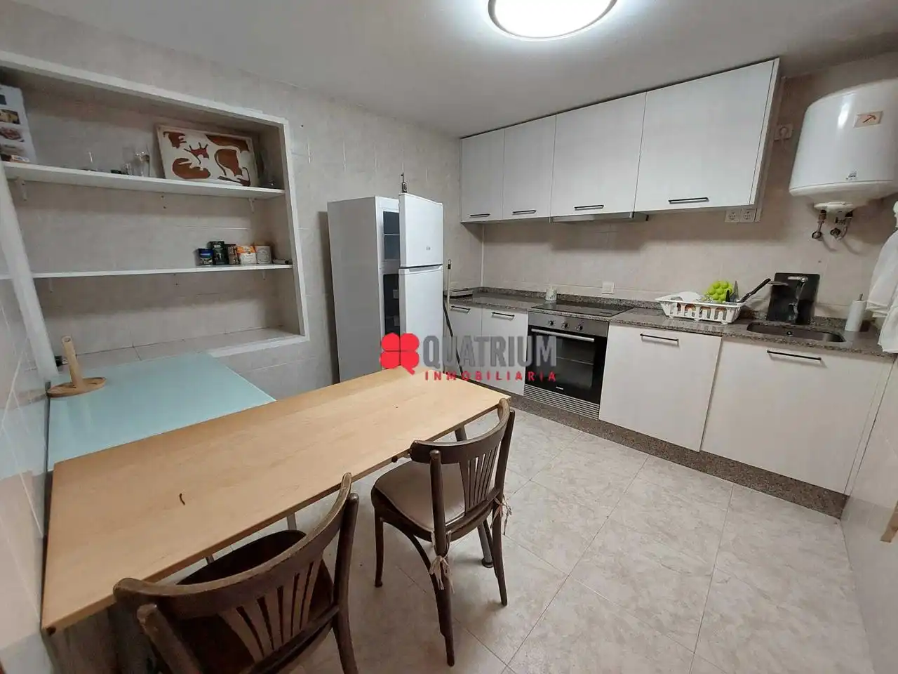 Cuina de Dúplex de lloguer en Santiago de Compostela  amb Calefacció, Terrassa i Moblat