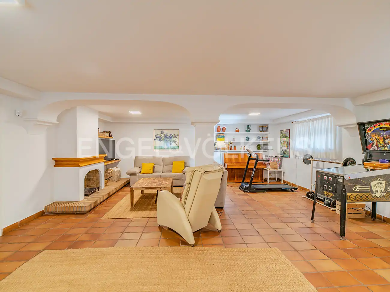 Sala d'estar de Casa o xalet en venda en Alicante / Alacant amb Aire condicionat, Calefacció i Jardí privat