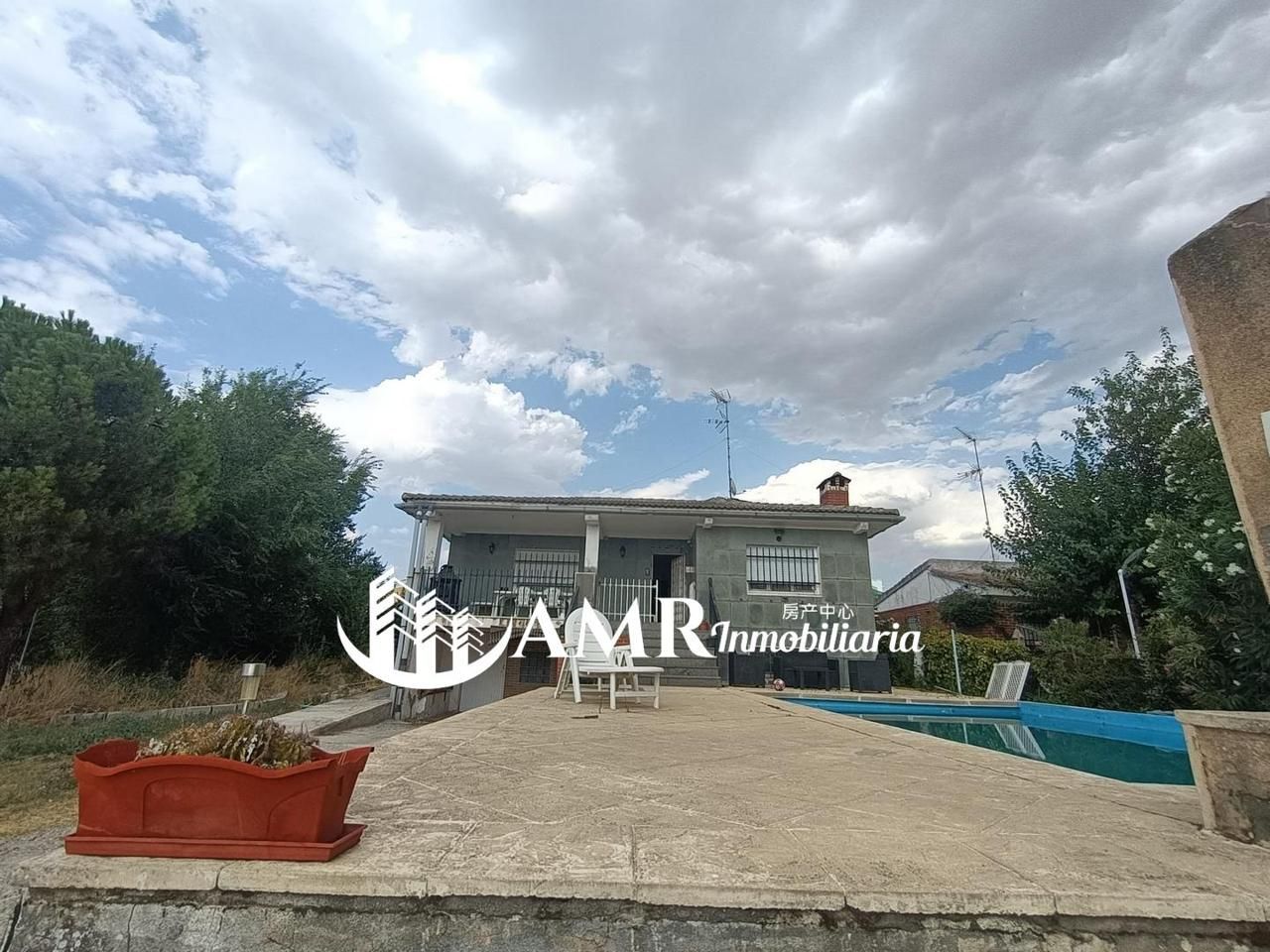 Vista exterior de Casa o xalet en venda en Palomeque amb Calefacció, Jardí privat i Traster