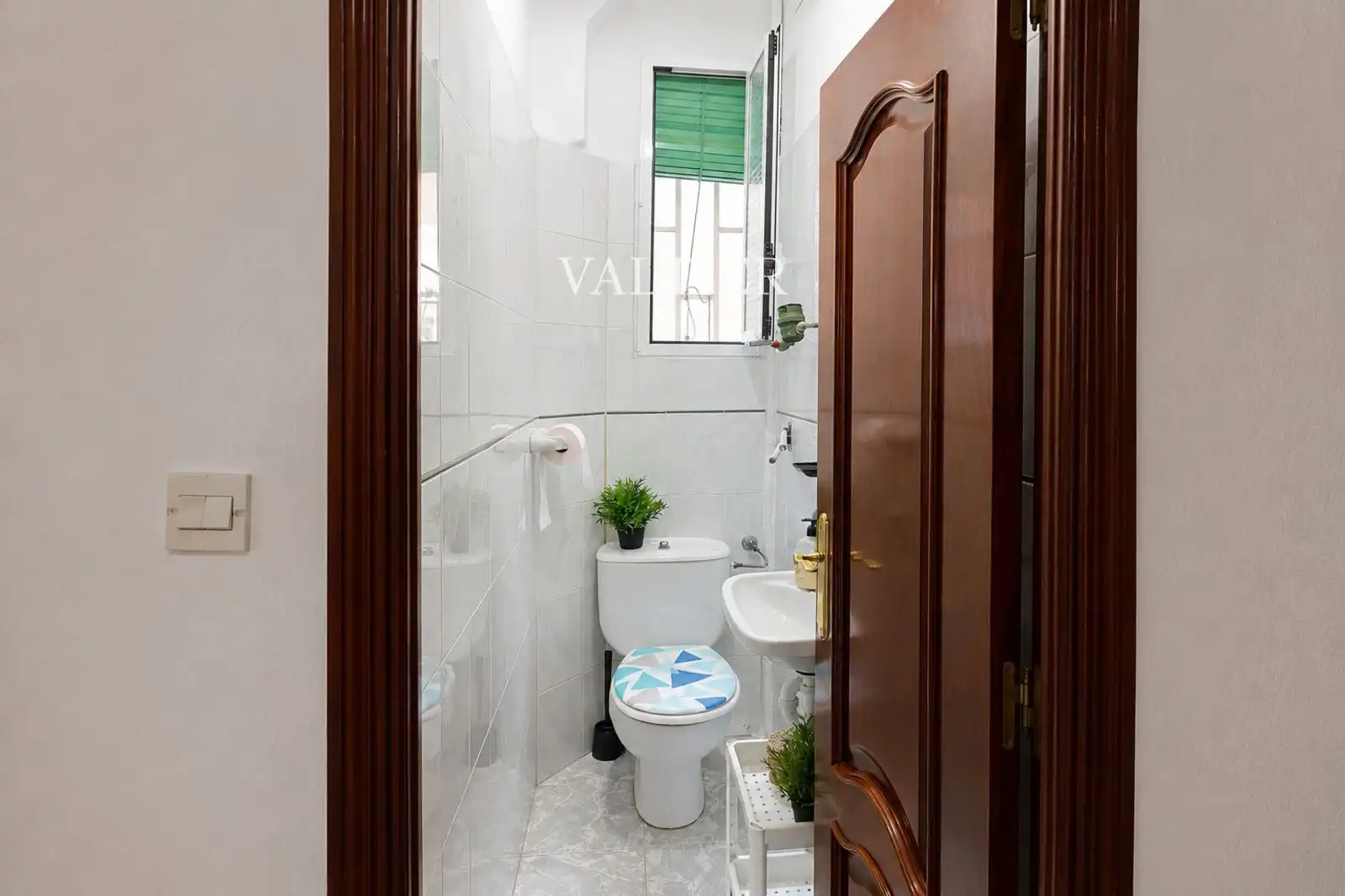 Badezimmer von Wohnung zur Miete in Madrid mit Klimaanlage und Möbliert
