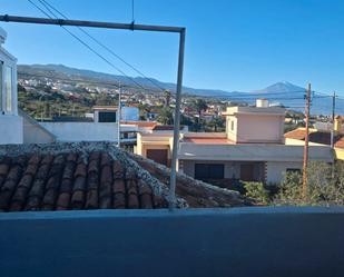 Vista exterior de Casa o xalet en venda en Tacoronte amb Jardí privat i Moblat