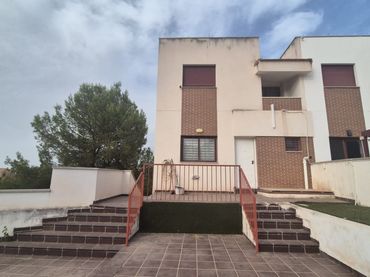 Casa pareada con balcón en venta en Pedanías Oeste