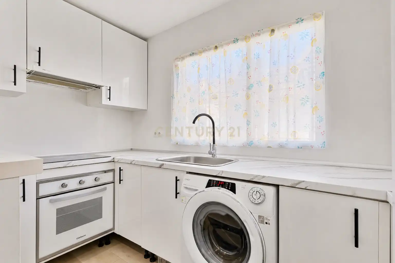 Kitchen of Apartments for sale in Marbella  with Storage room, Oven and Washing machine