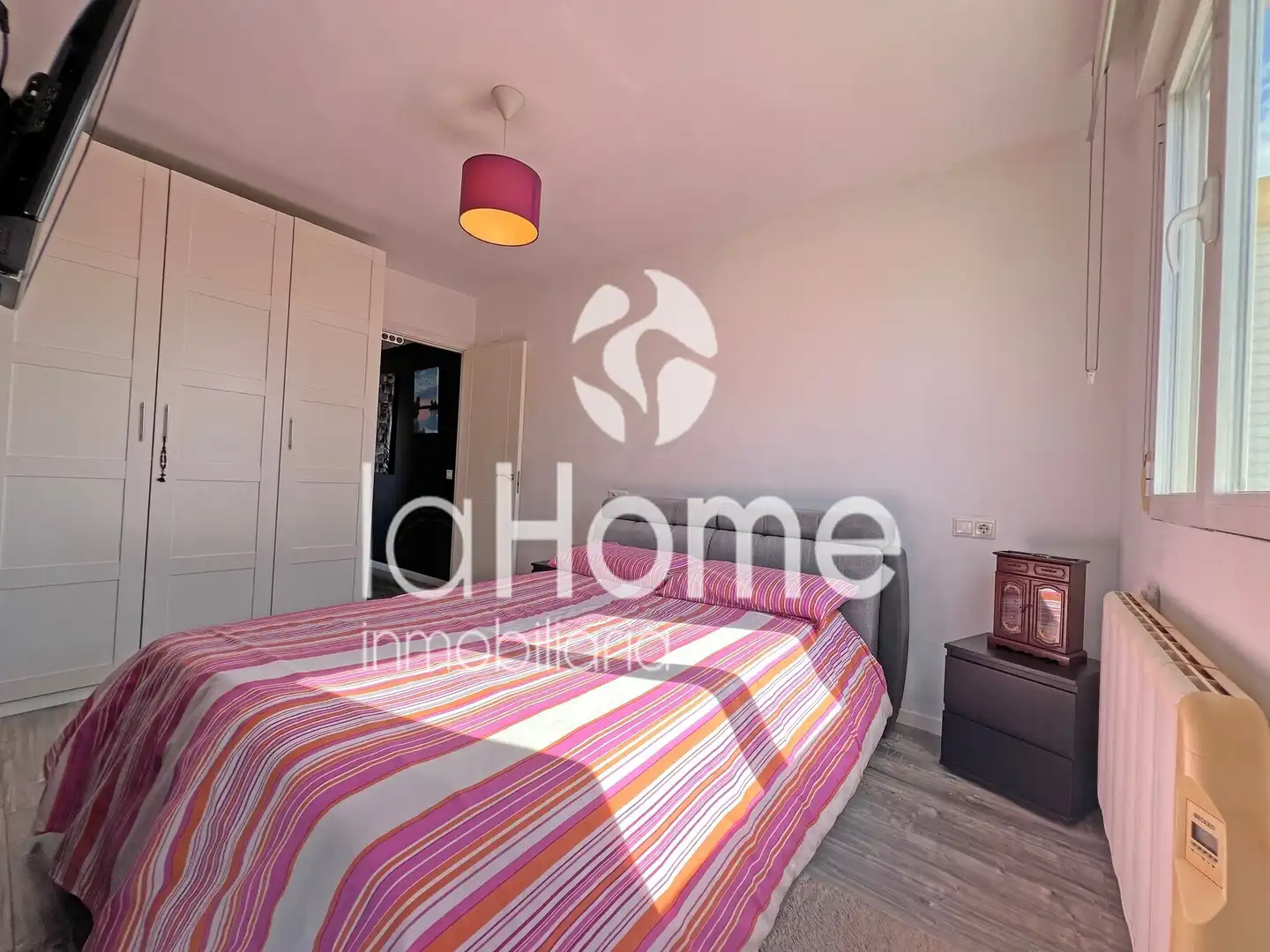 Schlafzimmer von Wohnung zum Verkauf in La Pobla de Vallbona mit Klimaanlage, Heizung und Parkett