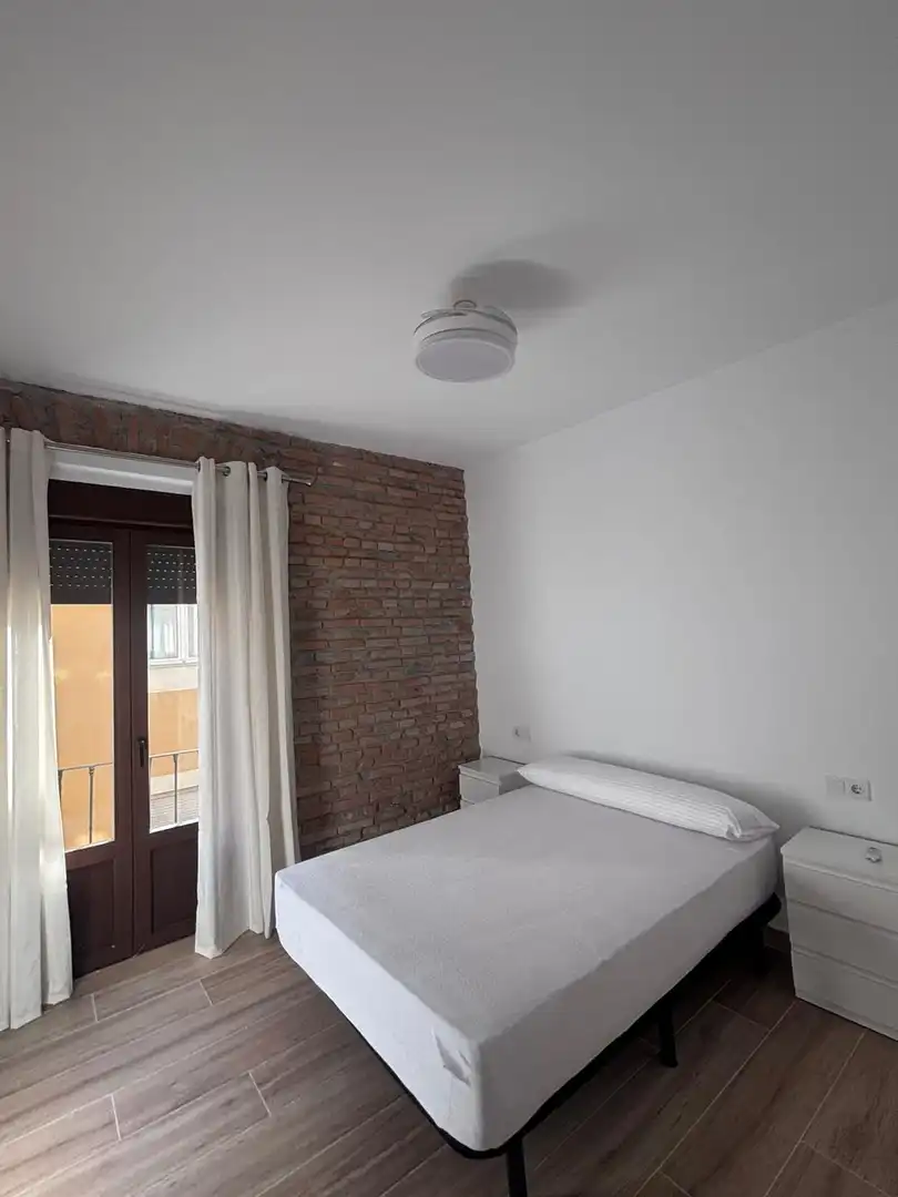 Schlafzimmer von Wohnung zur Miete in Granada mit Klimaanlage, Möbliert und Balkon