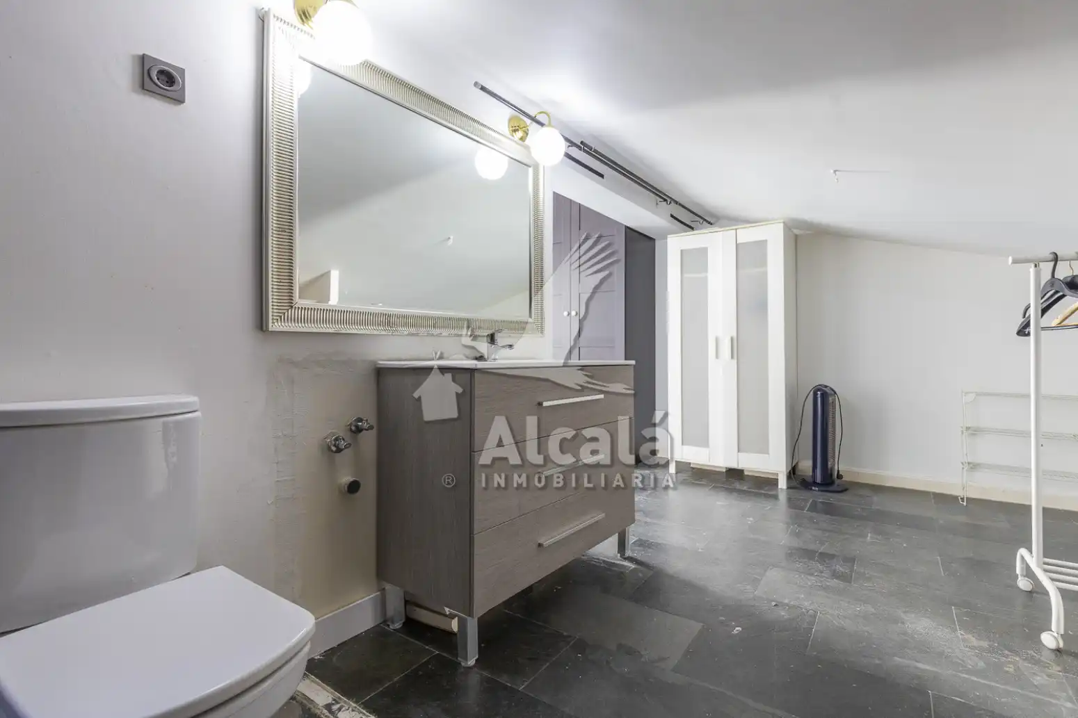 Bathroom of Houses for sale in Alcalá de Henares  with Air Conditioner, Heating and Private garden