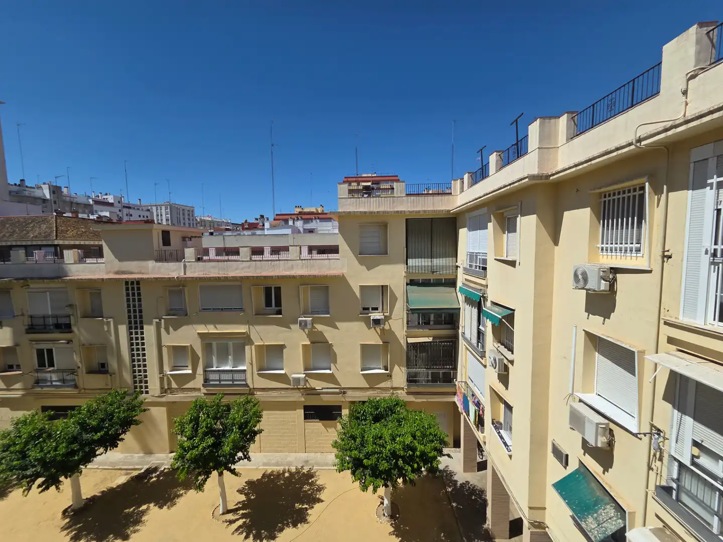 Vista exterior de Piso en venta en Sevilla con Aire acondicionado, Calefacción y Terraza