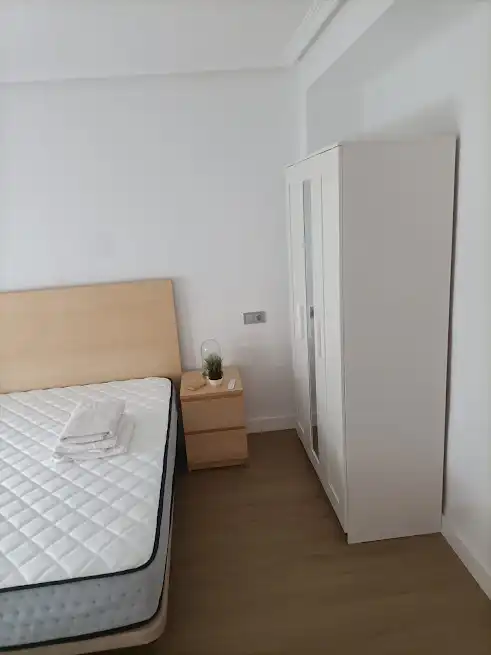 Schlafzimmer von Wohnungen zur Miete in Linares mit Klimaanlage, Heizung und Möbliert
