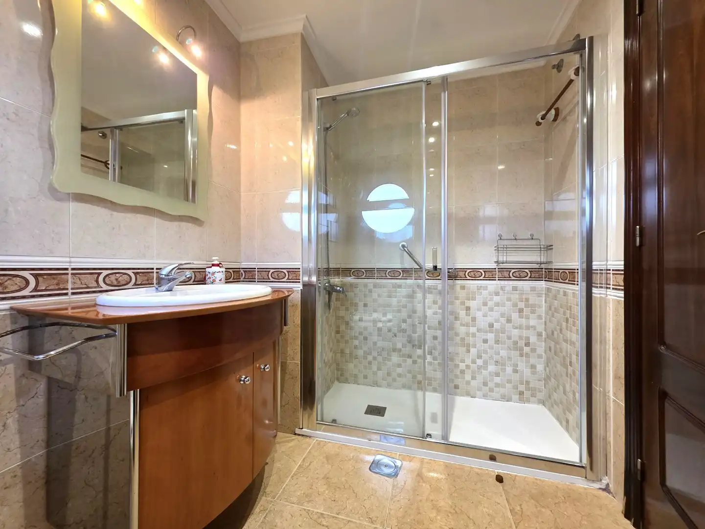 Badezimmer von Wohnung zur Miete in Sur