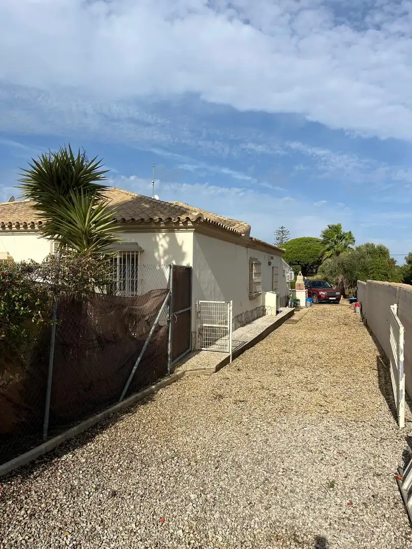 Außenansicht von Country house zum Verkauf in Chiclana de la Frontera mit Privatgarten, Abstellraum und Schwimmbad