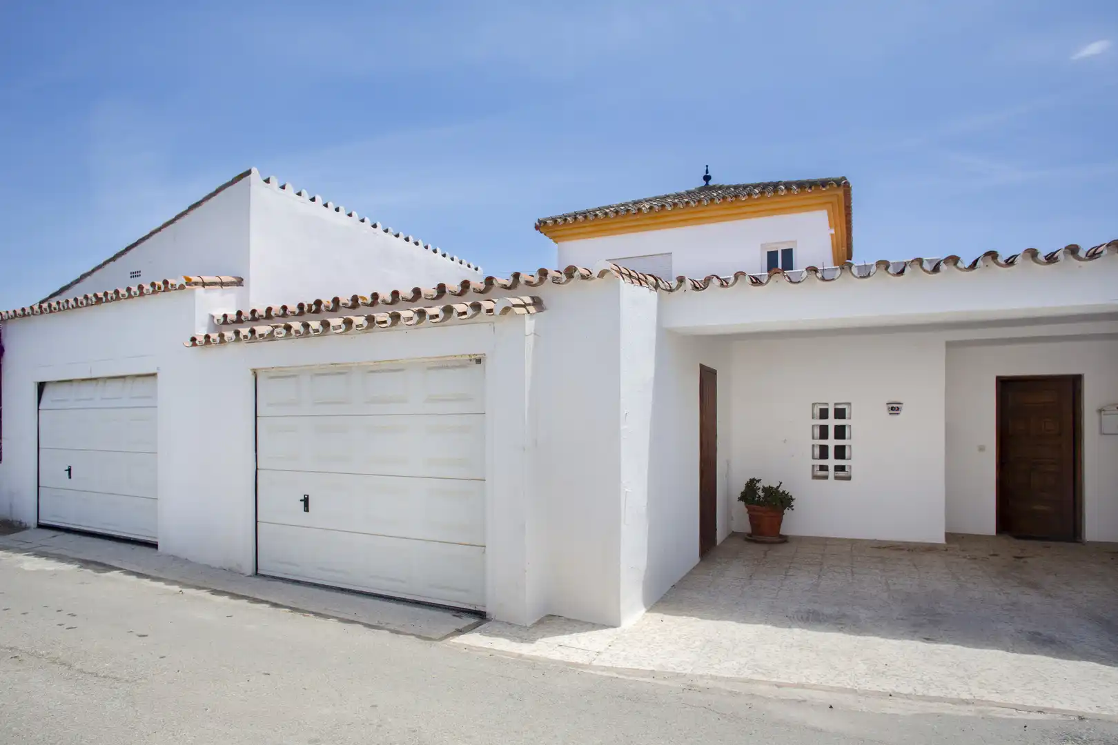 Exterior view of Houses for sale in Marbella  with Private garden, Terrace and Furnished