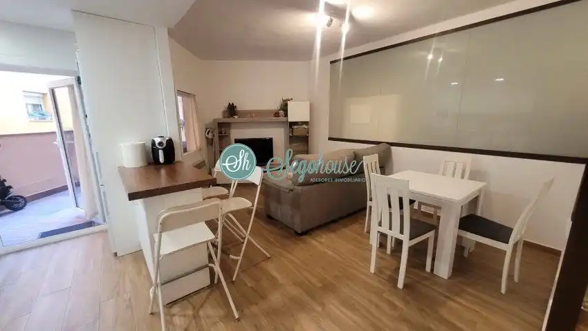 Sala de estar de Piso de alquiler en Segovia con Calefacción, Terraza y Amueblado