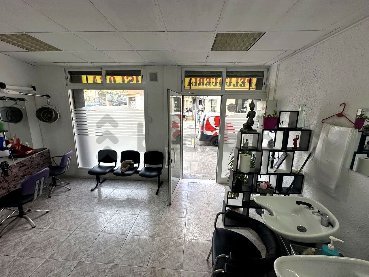 Local en venda en L'Hospitalet de Llobregat amb Aire condicionat