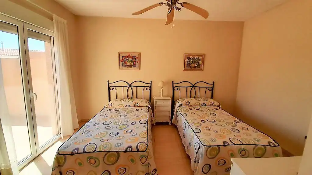 Habitación de Casa adosada en venta en Villalgordo del Júcar con Calefacción y Terraza