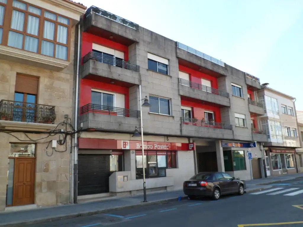 Local comercial en venda a A Plazuela