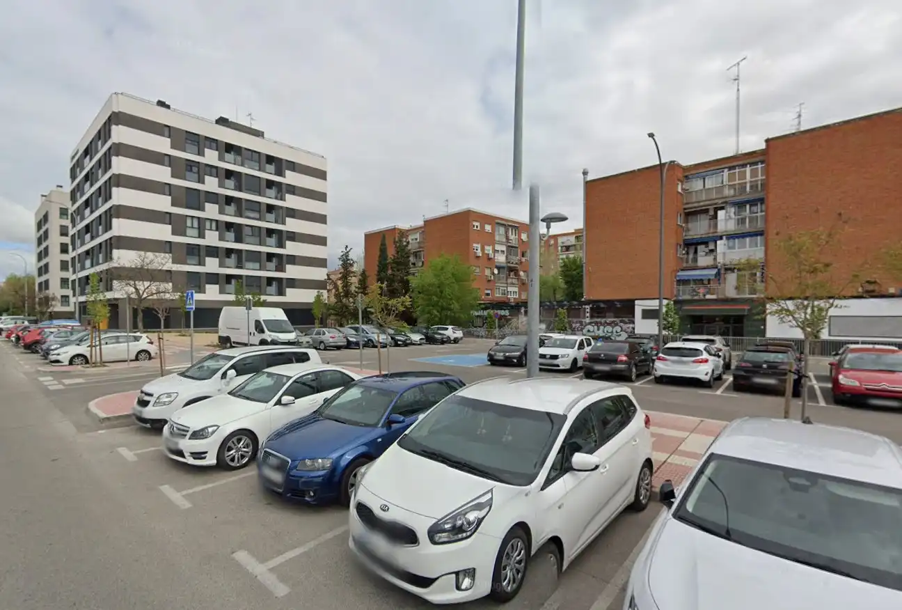 Parkplatz von Geschaftsraum zum Verkauf in Móstoles mit Klimaanlage, Heizung und Möbliert