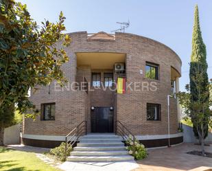 Exterior view of House or chalet for sale in Majadahonda  with Air Conditioner, Heating and Private garden