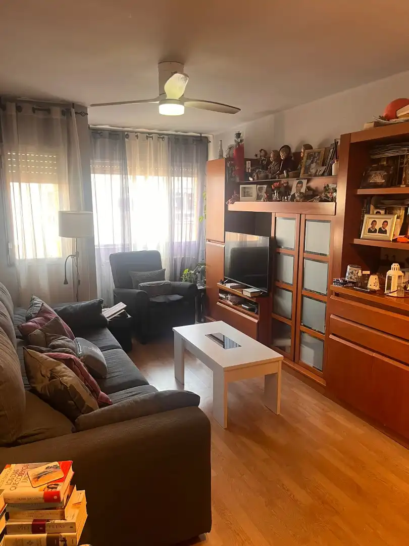 Sala de estar de Piso en venta en Lleida con Calefacción, Parquet y Amueblado