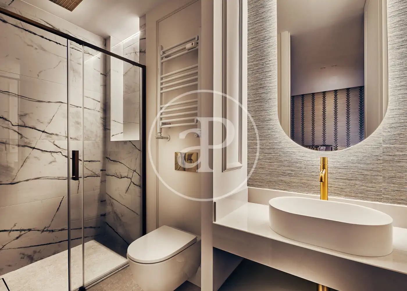 Bathroom of Flat for sale in Madrid  with Air Conditioner, Heating and Terrace