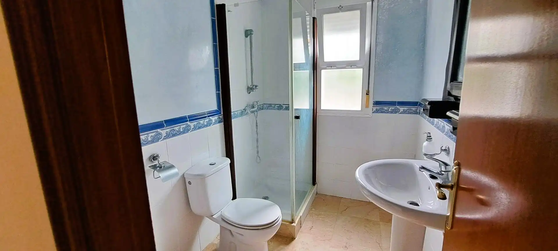 Bany de Casa o xalet en venda en Jerez de la Frontera amb Aire condicionat, Jardí privat i Piscina